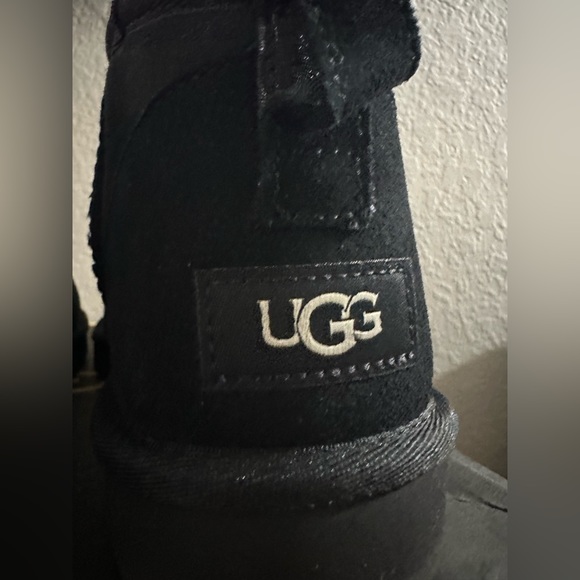 UGG Men’s Classic Ultra Mini Boot // Black Size 10 - Picture 4 of 7